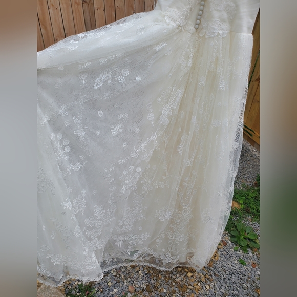 Melissa Sweet altered to an 8 Wedding Gown. - Picture 3 of 12